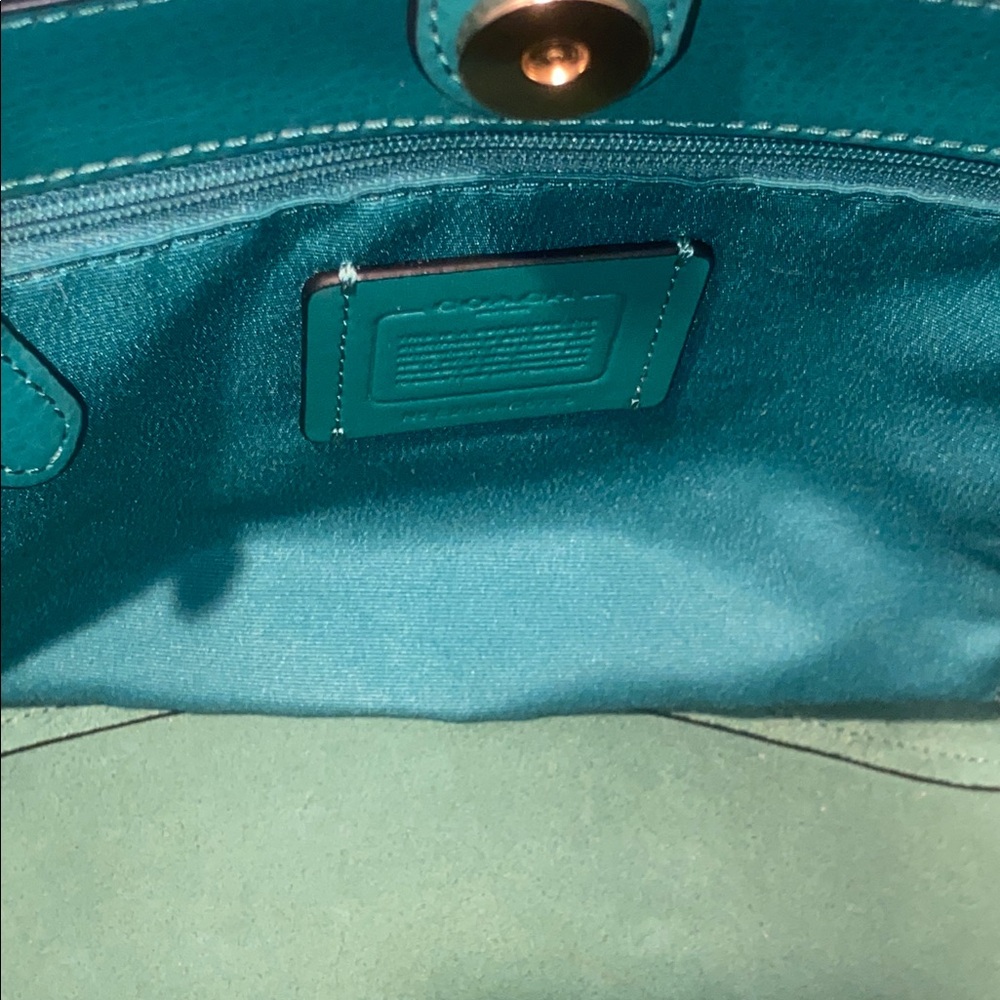 Coach TOTE 27 IN COLORBLOCK WITH HORSE AND CARRIAGE excellent condition - Picture 7 of 8